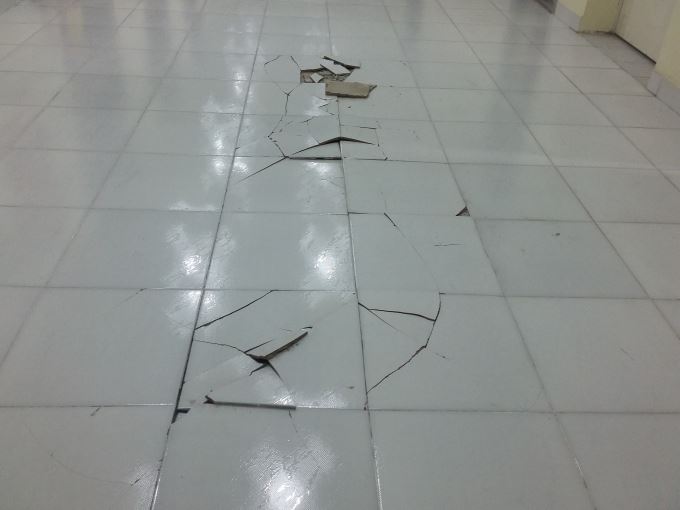 Nguyên nhân và cách khắc phục hiện tượng nền gạch bị bong rộp