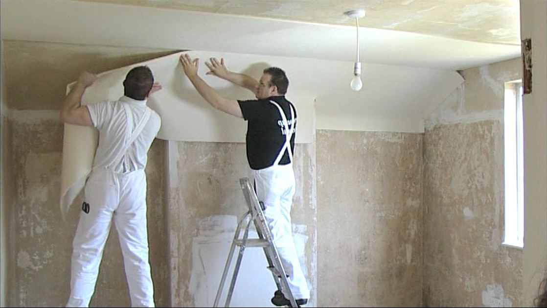 Liệu có nên dùng giấy dán tường chống thấm không?