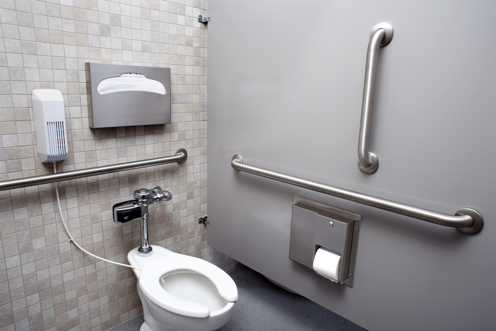 thiết kế nội thất nhà vệ sinh, phòng tắm cho người cao tuổi
