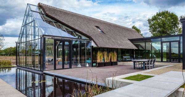 Nhà phố với chất liệu kính- Xu hướng thiết kế hiện đại đang thịnh hành